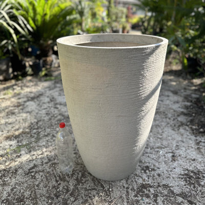 כד פלסטיק ברזילאי צבע חול קוטר 54 ס״מ גובה 77 ס"מ