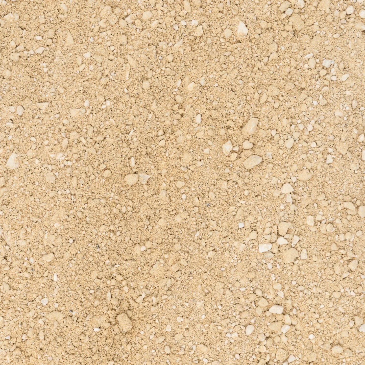 קלוז אפ של מצע לדשא סינטטי ברקע של חצץ וסומסום