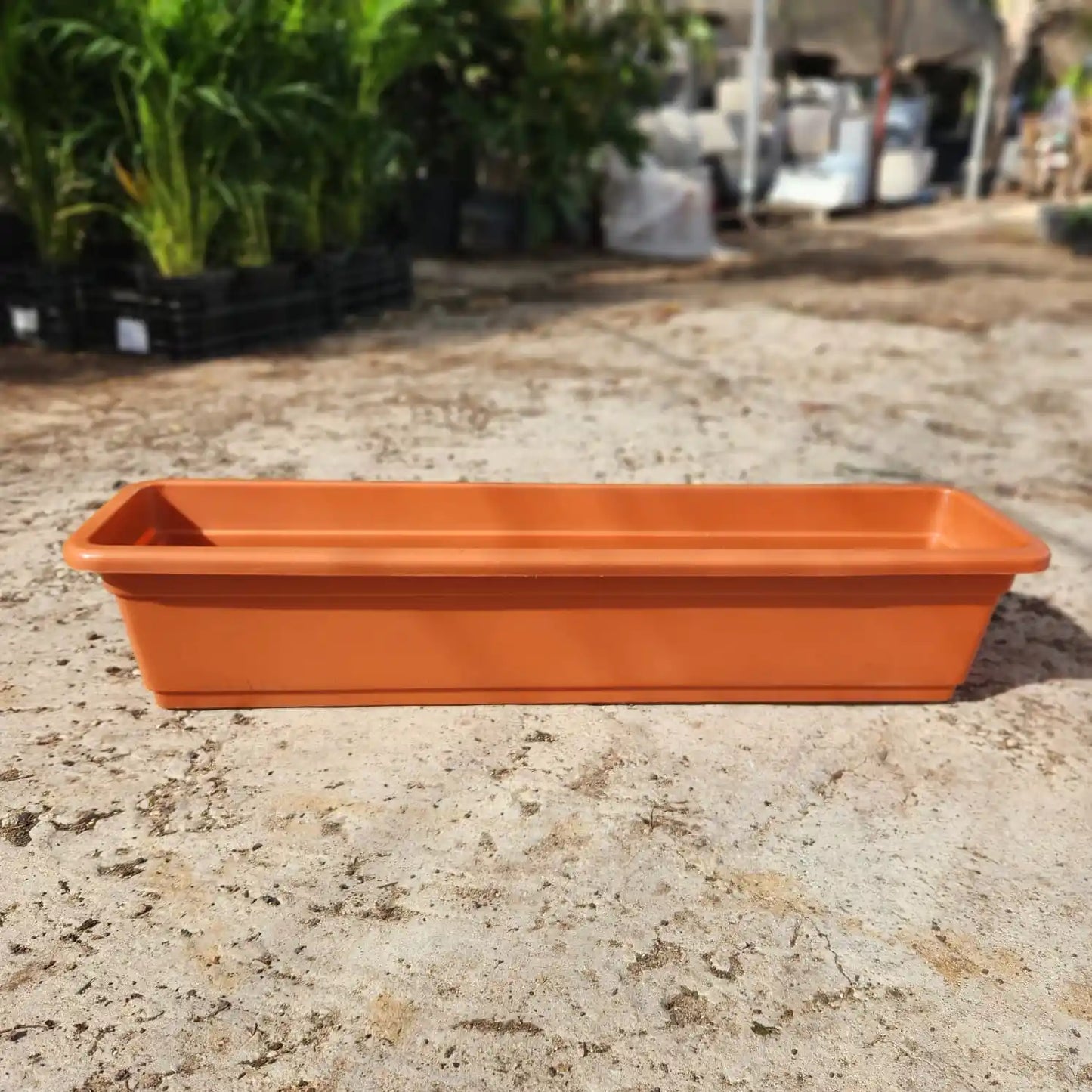 Пластиковый горшок для растений, белого цвета, ширина 20, длина 90, высота 20. 