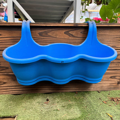 אדנית וו שלישיה